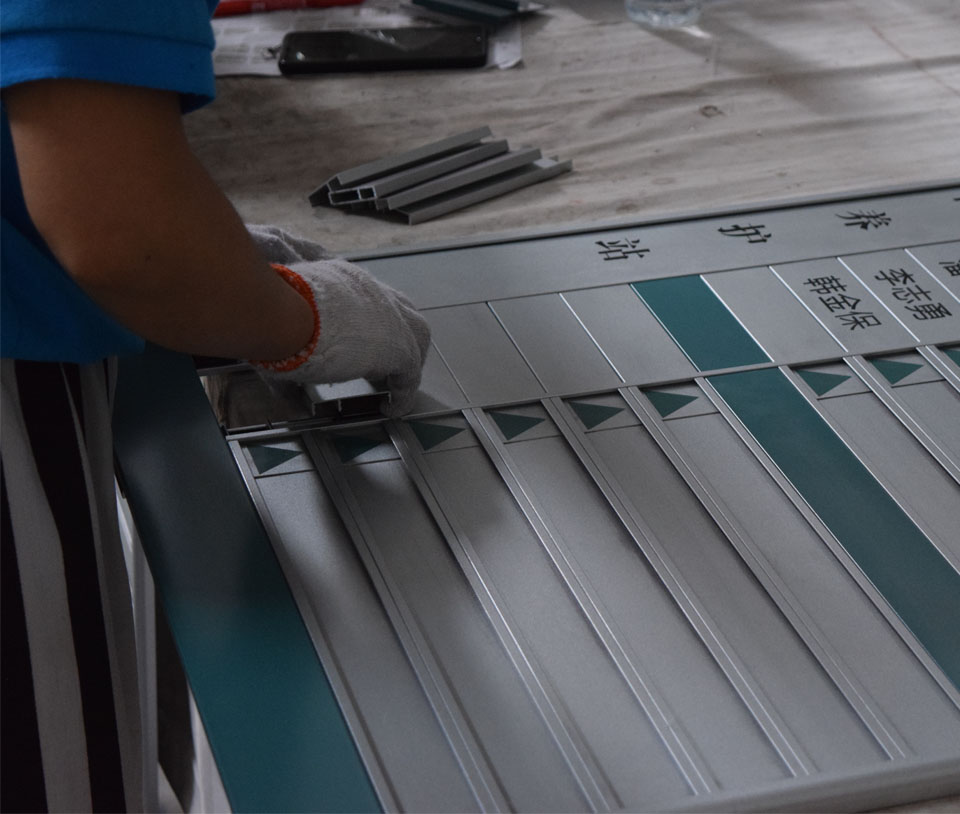 設計丨鋁合金標牌制作